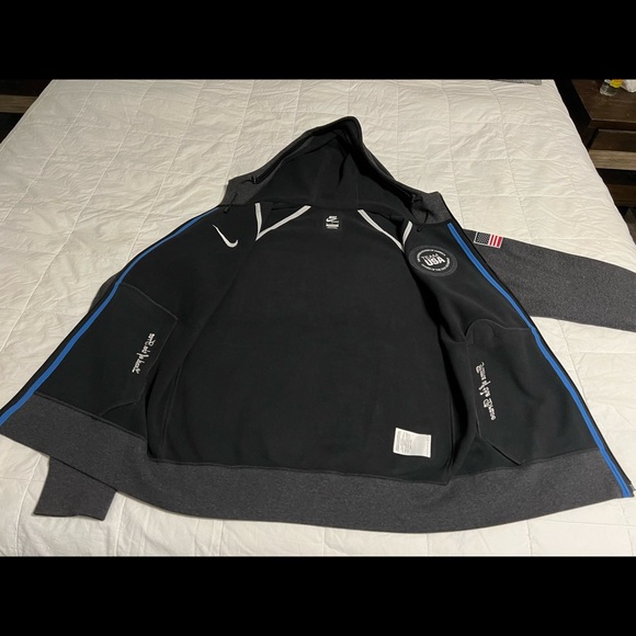 Nike - Picture 2 of 6